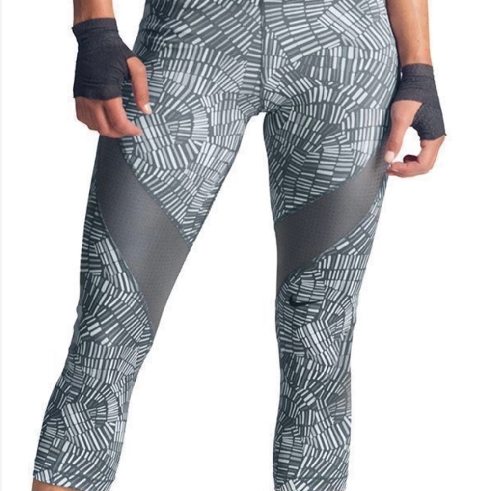 Nike Pro/ Hypercool Tidal Training Capri Legging/… - image 2